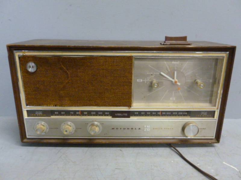 lot 55 image: Vintage Radio
