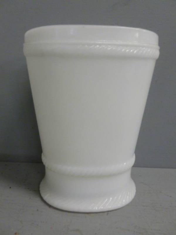 lot 59 image: Vintage Vase