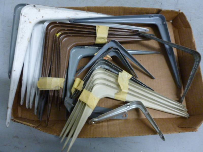 lot 64 image: Shelf Brackets