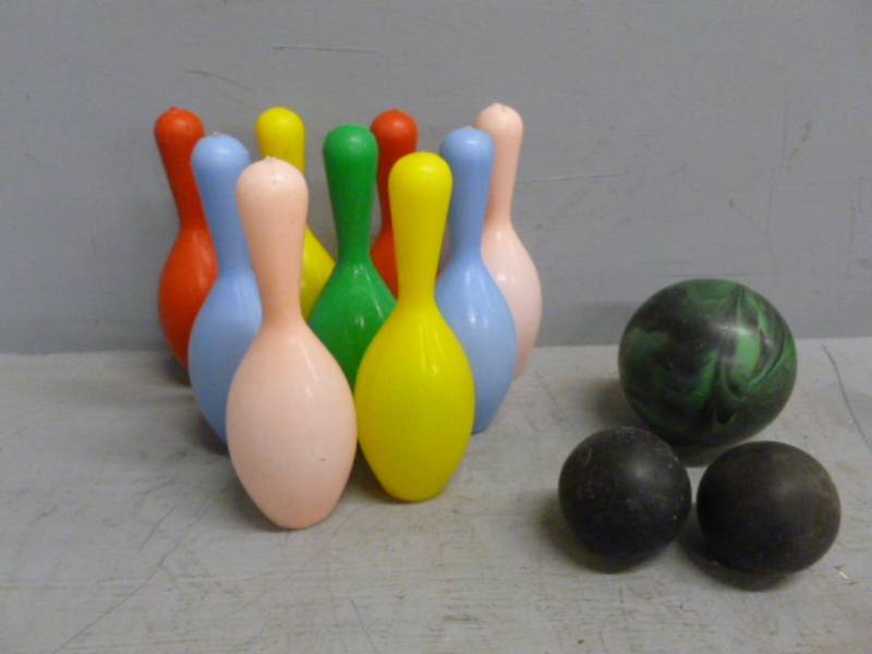 lot 76 image: Vintage Toy