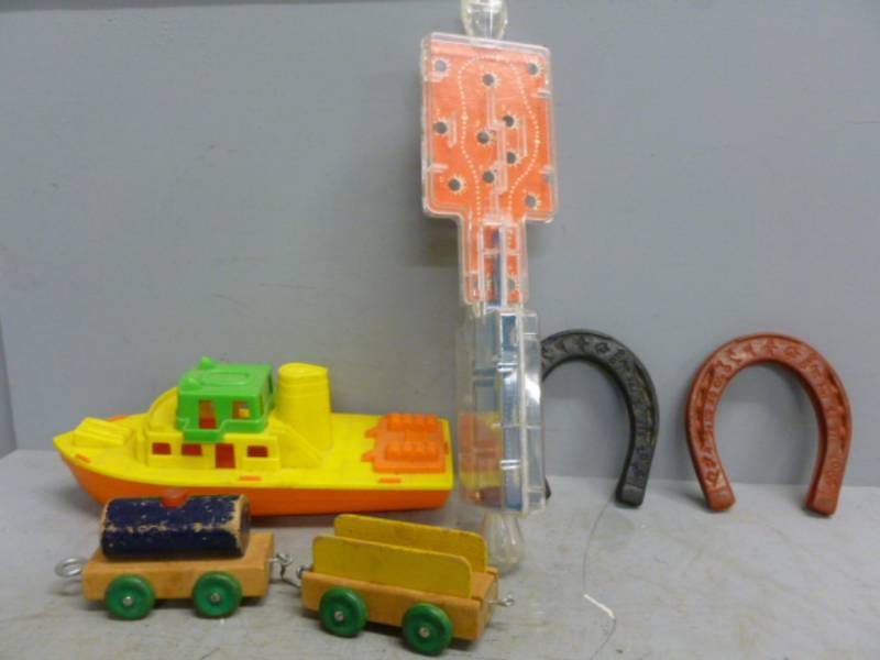 lot 77 image: Vintage Toys
