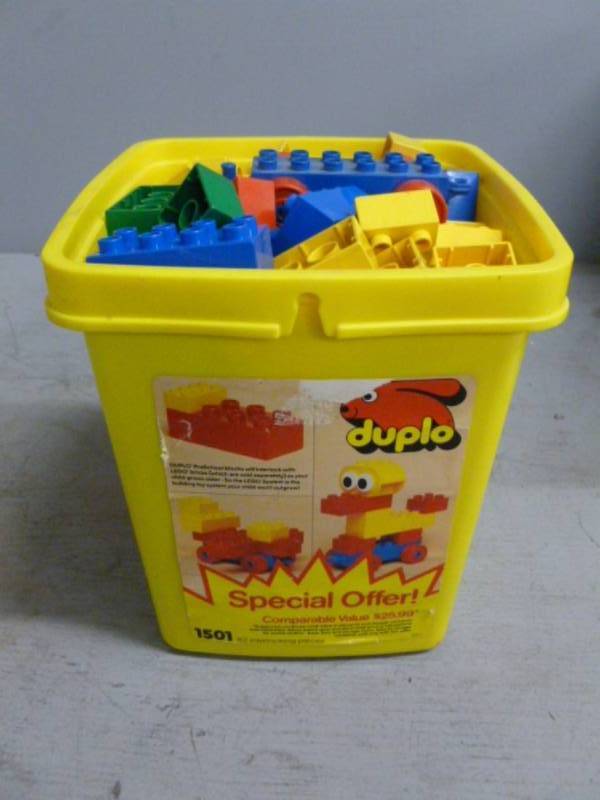 lot 80 image: Vintage Legos