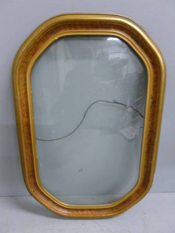 lot 138 image: Vintage Picture Frame