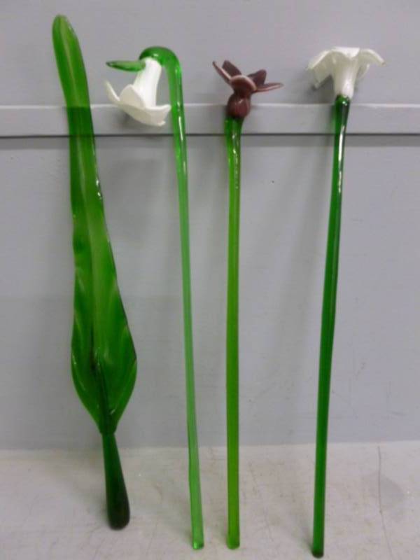 lot 140 image: Glass Flowers