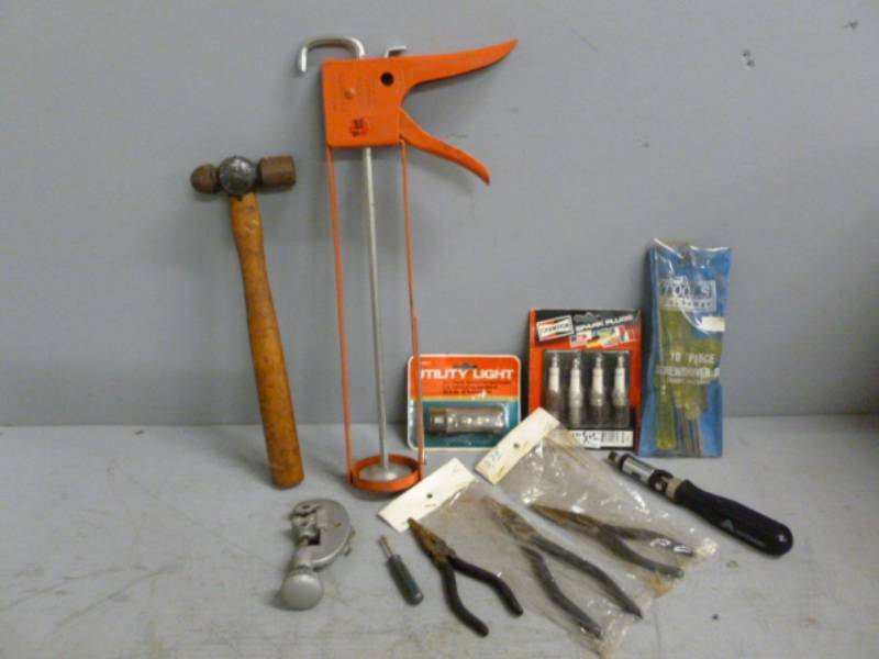 lot 166 image: Tools