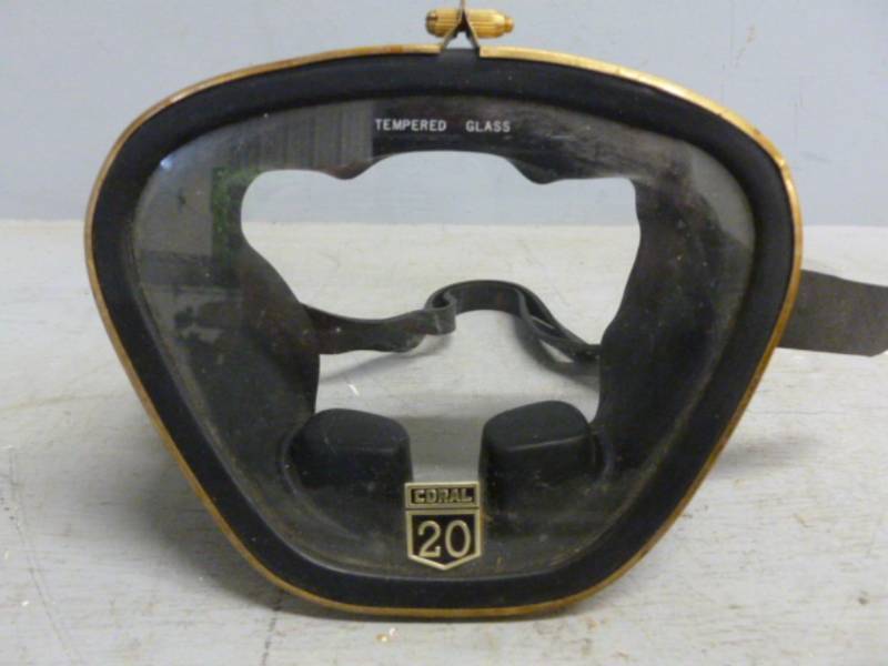 lot 185 image: Vintage Goggles