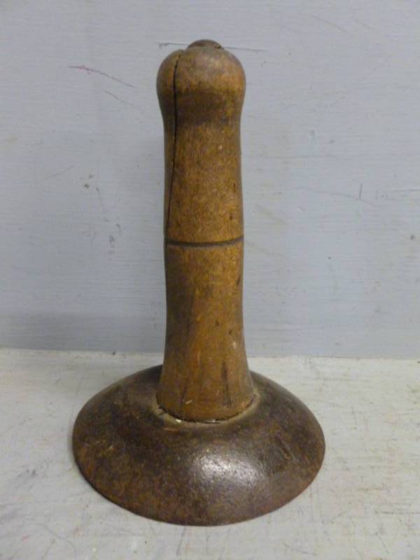 lot 188 image: Vintage Hog Scraper