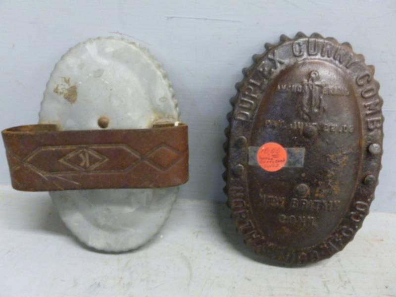 lot 189 image: Vintage Curry Combs