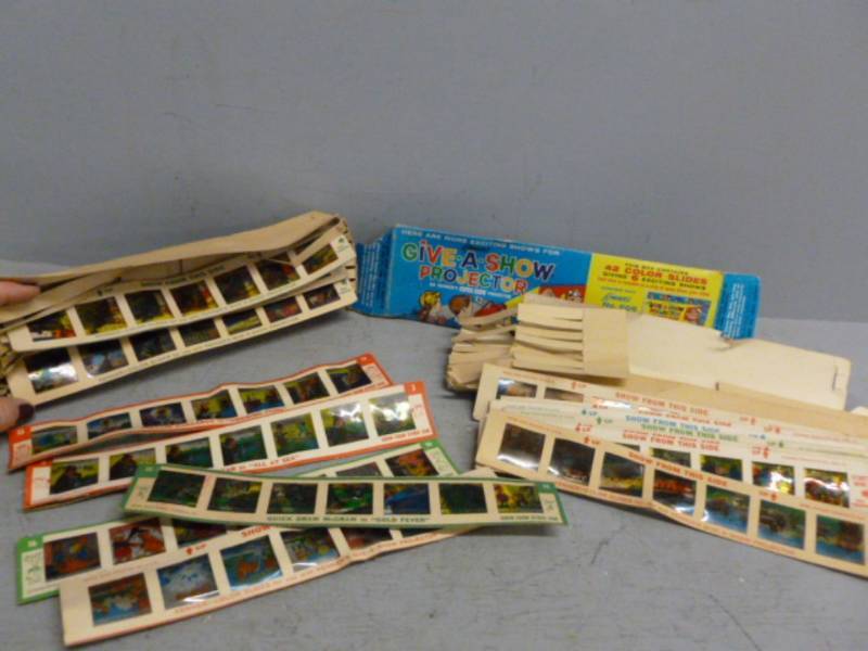 lot 199 image: Vintage Stereo Viewer Pictures