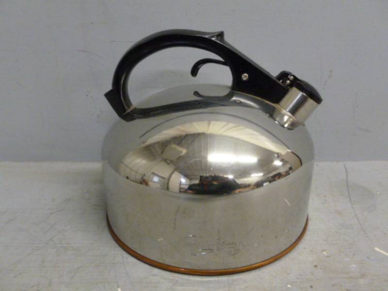 lot 201 image: Vintage Tea Pot