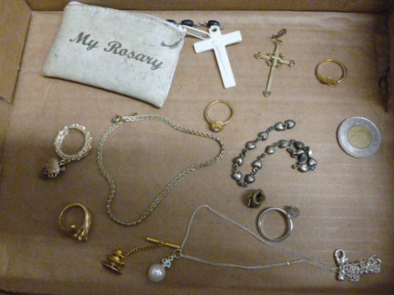 lot 209 image: Jewelry