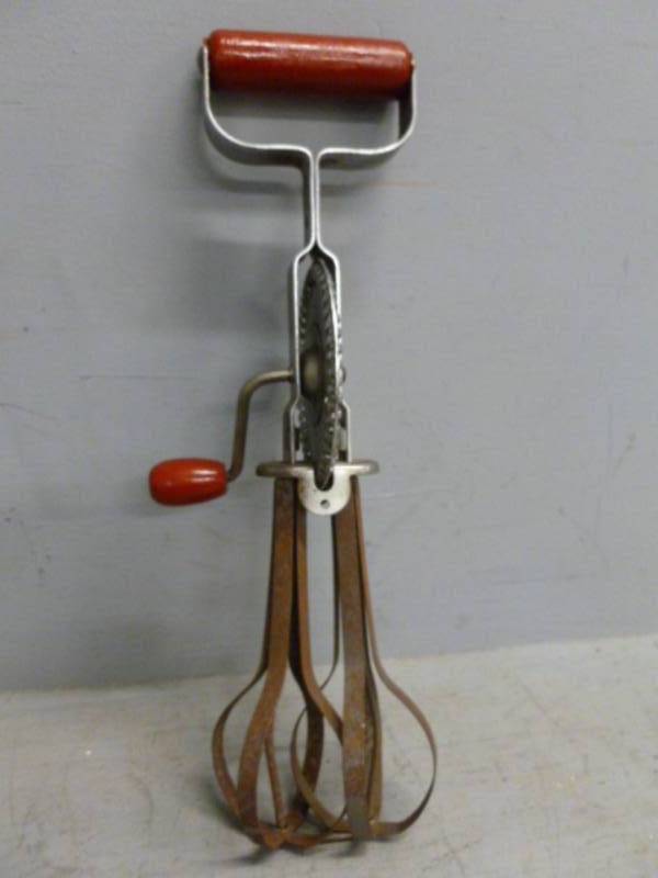 lot 213 image: Vintage Egg Beater