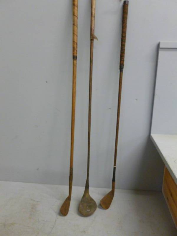 lot 257 image: Vintage Wooden Golf Clubs