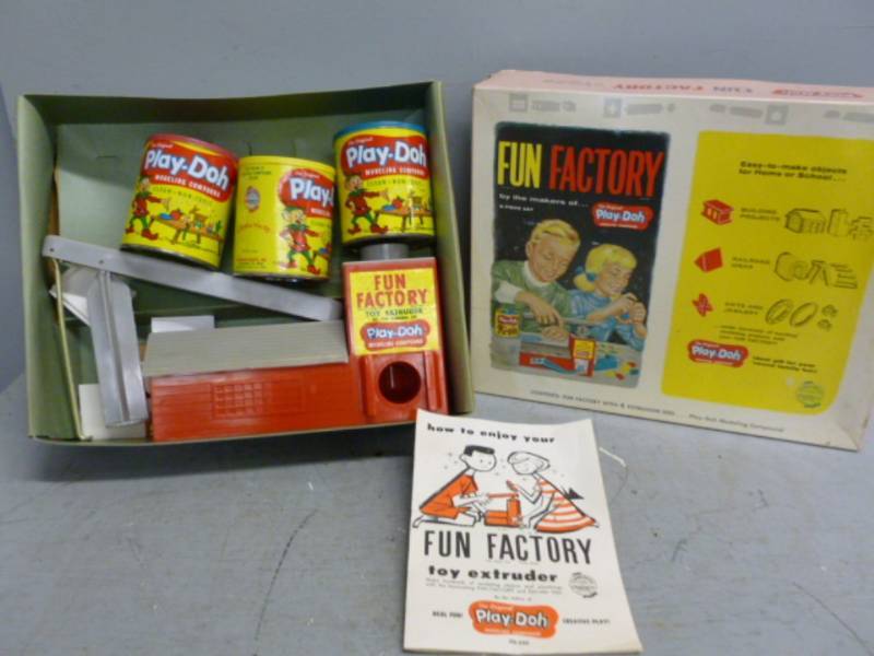 lot 265 image: Vintage Play-Doh Set