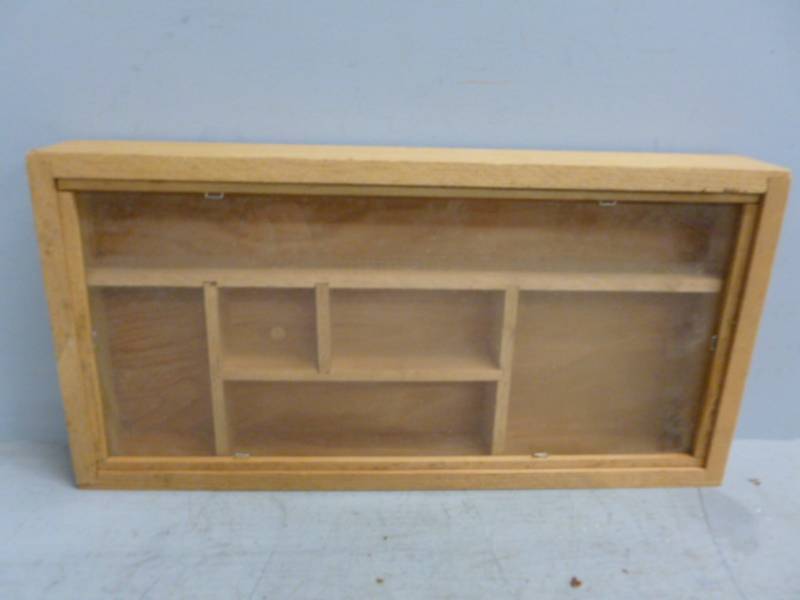 lot 270 image: Display Shelf
