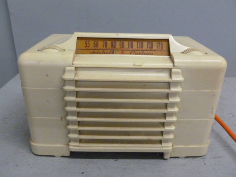 lot 278 image: Vintage Radio