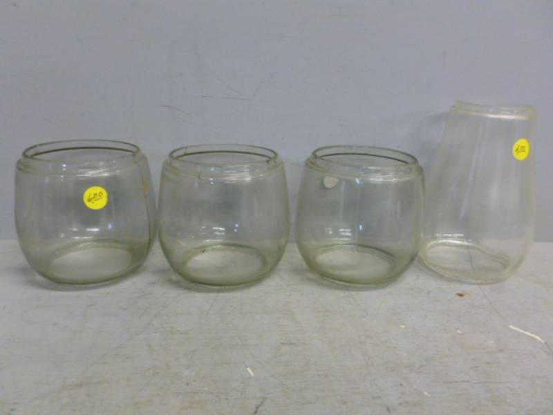 lot 292 image: Vintage Barn Lantern Globes