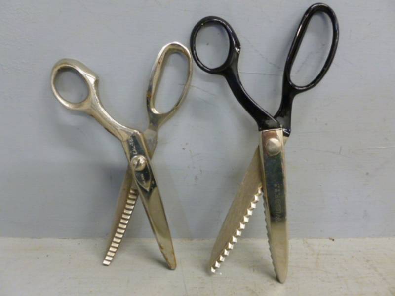 lot 293 image: Fabric Shears
