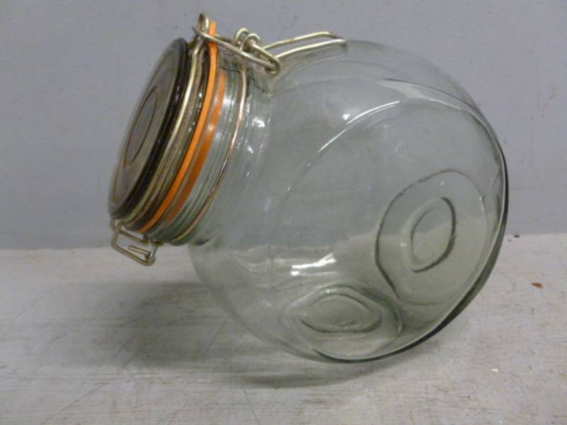 lot 315 image: Bail Lid Jar