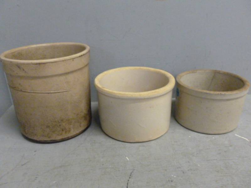 lot 327 image: Vintage Crocks