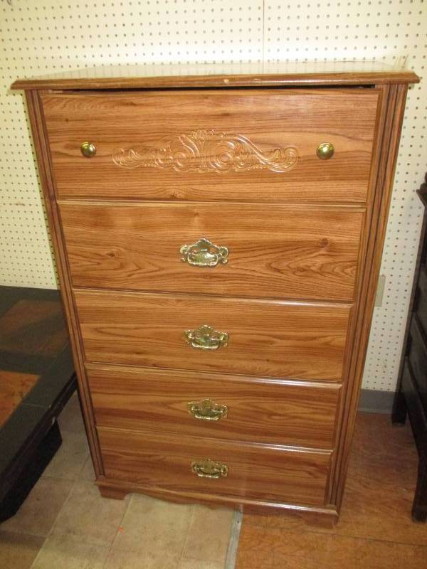 lot 2 image: 5 Drawer Dresser 30 18 x 57 see pics