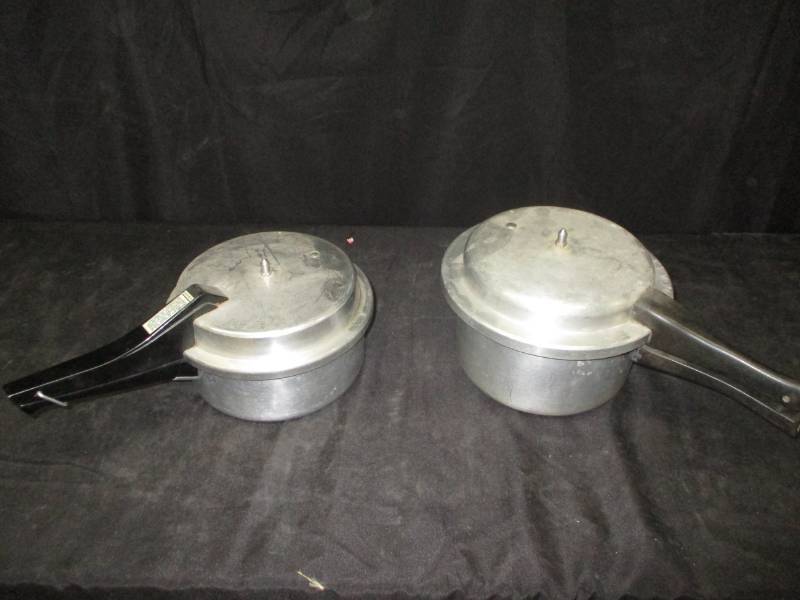 lot 12 image: Pressure Cookers
