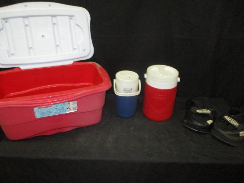 lot 16 image: Cooler and water Jugs