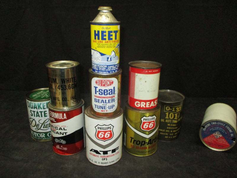 lot 18 image: Flat with 10 Oil Cans