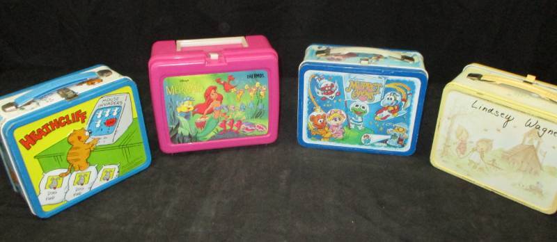lot 21 image: Old Lunch Boxes