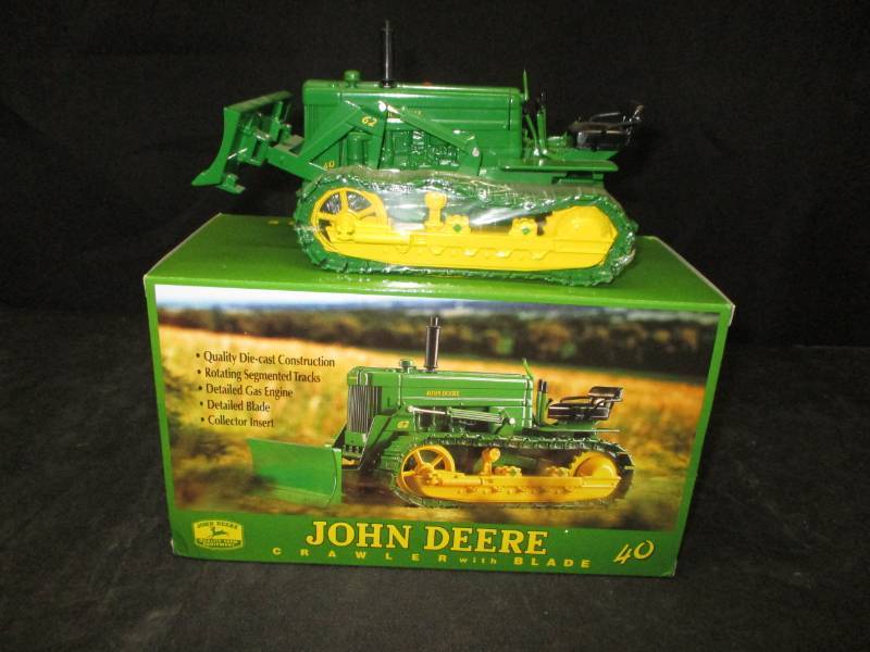 lot 24 image: John Deere 40 Crawler and blade with box