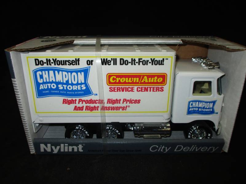 lot 32 image: Champion Auto Store Delivery Truck