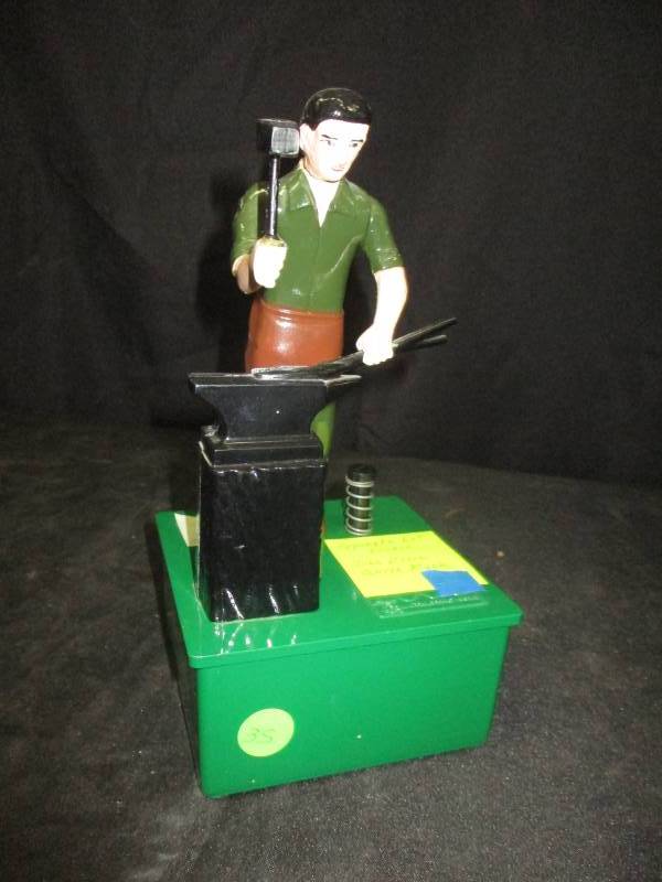 lot 35 image: John Deere Anvil Bank