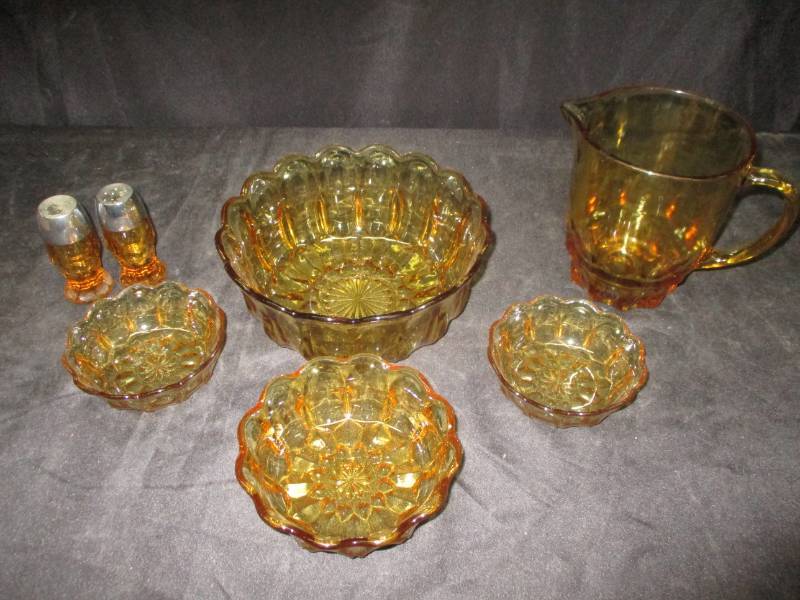 lot 55 image: Amber Glassware Bowl, Oitcher and Salt and Pepper