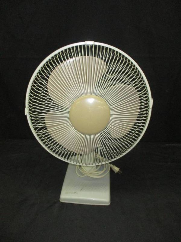lot 85 image: Fan