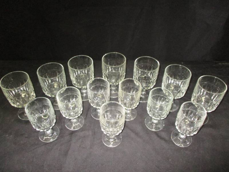 lot 86 image: nice Stemware