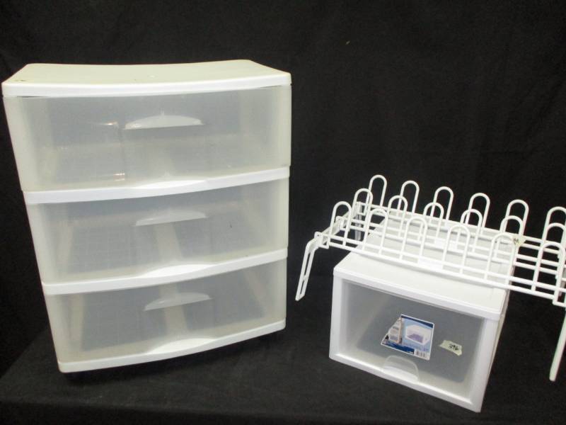 lot 88 image: Storage Containers