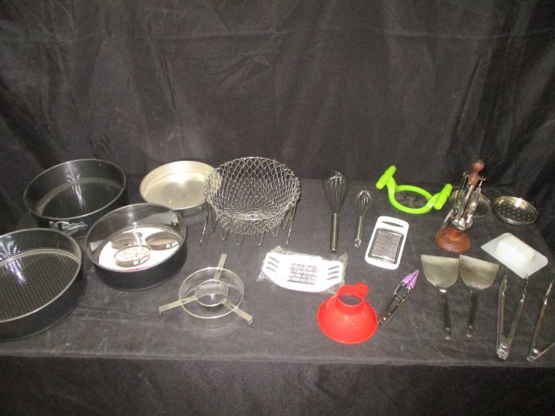 lot 91 image: Silverware and misc