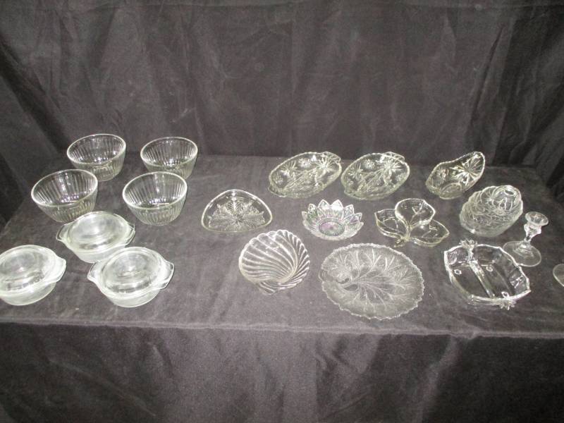 lot 94 image: Glass Dishes misc serving Pieces