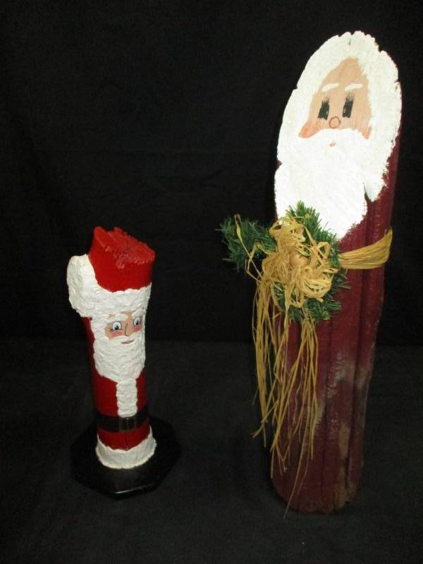 lot 120 image: 2 Wood Santa Clauses 2-3 ft high