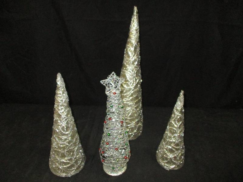lot 122 image: 2 Ft High Christmas Tree Cyclindars