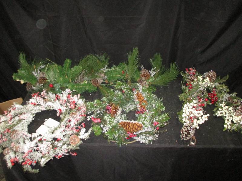 lot 126 image: Iced Swags and Wreathes
