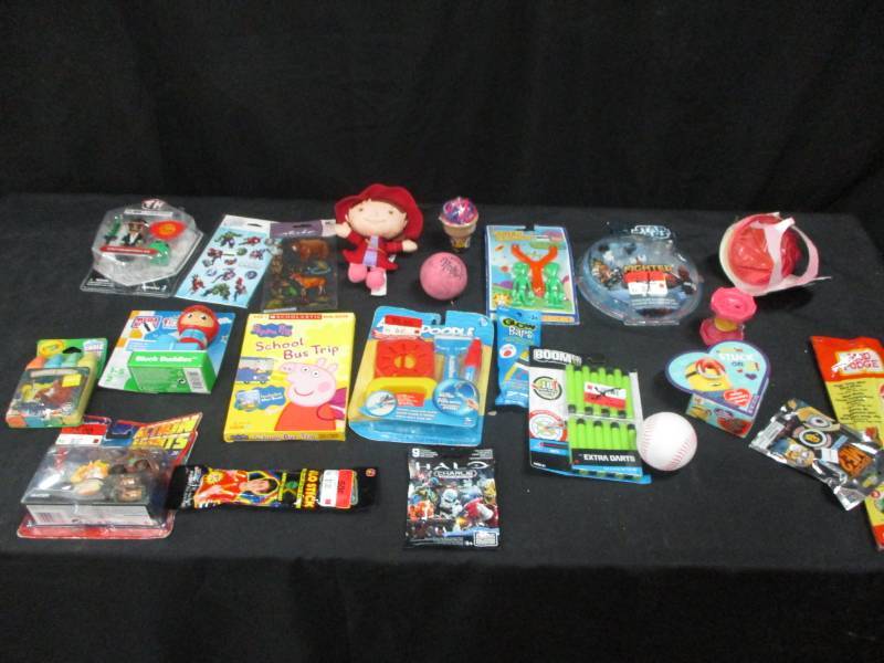 lot 157 image: Childrens toys