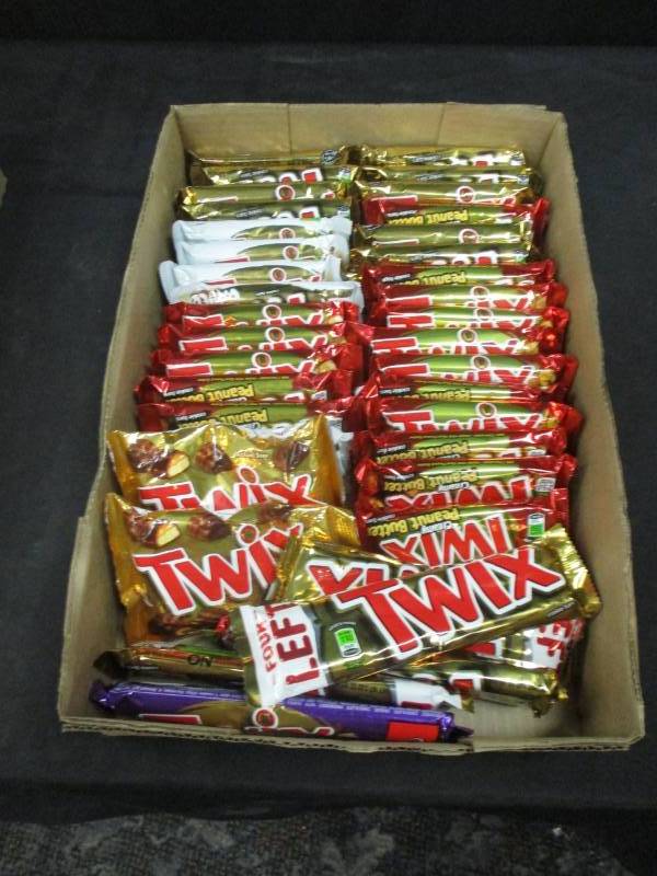 lot 175 image: 38 Twix Bars some king size
