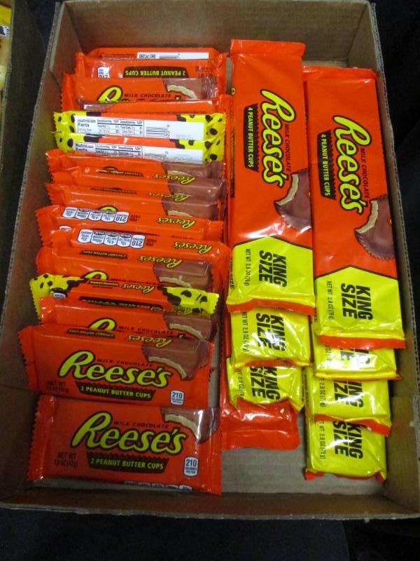 lot 180 image: 26 Reeses Peanut Butter cups