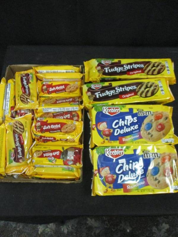 lot 186 image: 28 total packs of cookies some big packs