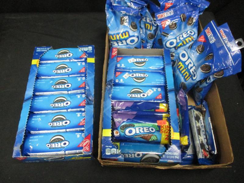 lot 187 image: 35 packs of oreo treats