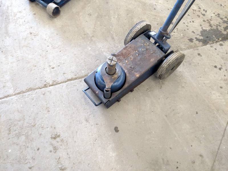 lot 12 image: Napa 20,000 lb. AirHydraulic Jack...