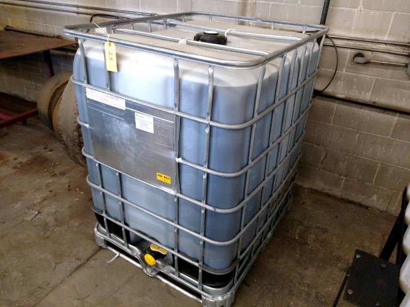 lot 28 image: 330 Gallons 15W40 Engine Oil with T...