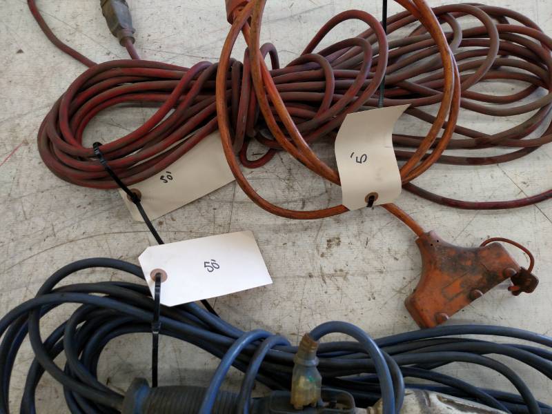 lot 98 image: 50 Trouble light & (2) Extension C...