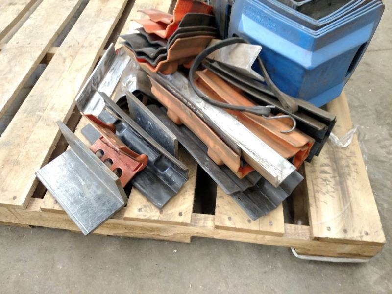 lot 111 image: Asstd Corner Load Protectors & Bun...